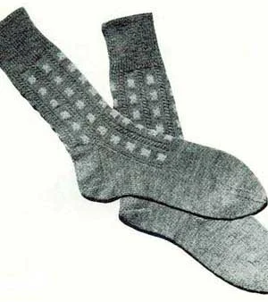 Man's Cabled Socks with Squares