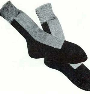 Man's Two-color Cable Socks