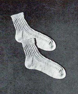 Big Girl's Lace-Rib Socks Pattern |  Size 9 (9½-10)