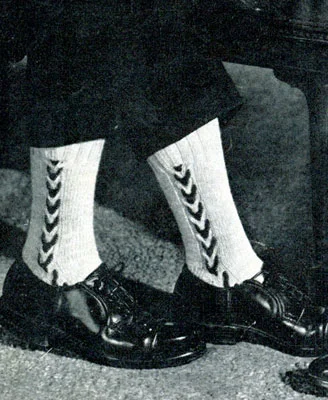 Two Tone Cable Clock Socks Pattern
