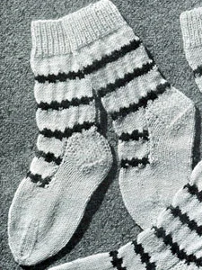 Childs' Socks Pattern #392