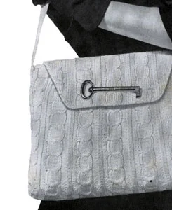 White Shoulder Strap Bag Pattern